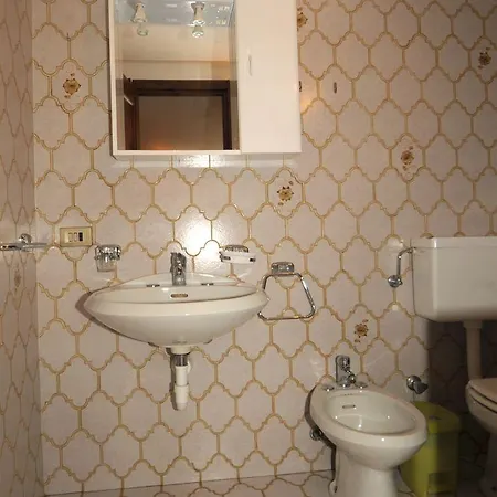 Апартаменты Joivy Rustic Apt For 4 With Parking Nearby Ski Lifts Курмайор